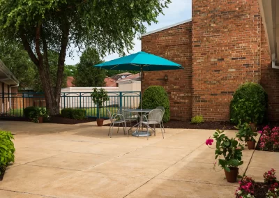 Outdoor seating at Delmar Gardens on the Green