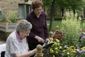 Residents at Delmar Gardens of Overland Park gardening